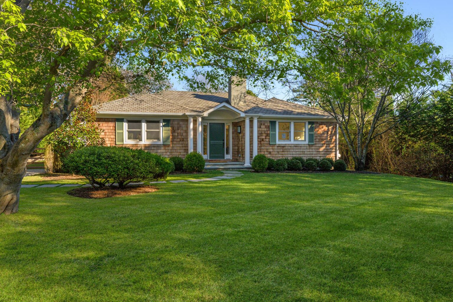 36 Long Springs Road Southampton, NY 1 105490 zhvbbs4th5qb8hyj