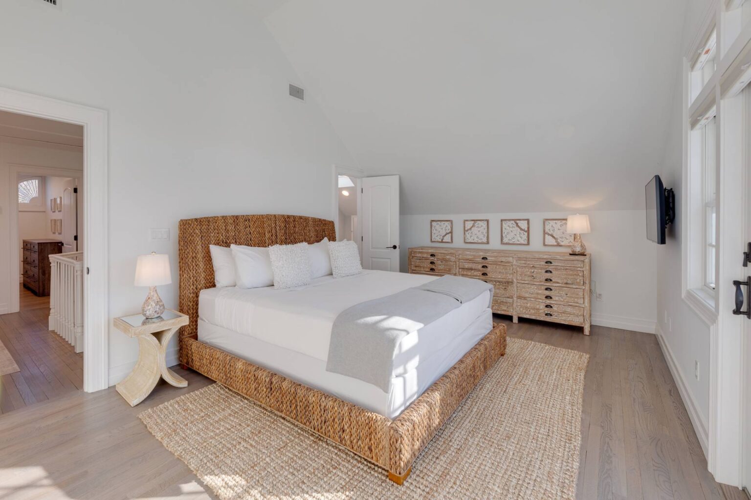 24 Stratton Square East Hampton, NY 12 886229 zhkhbwt8tdvnyntz