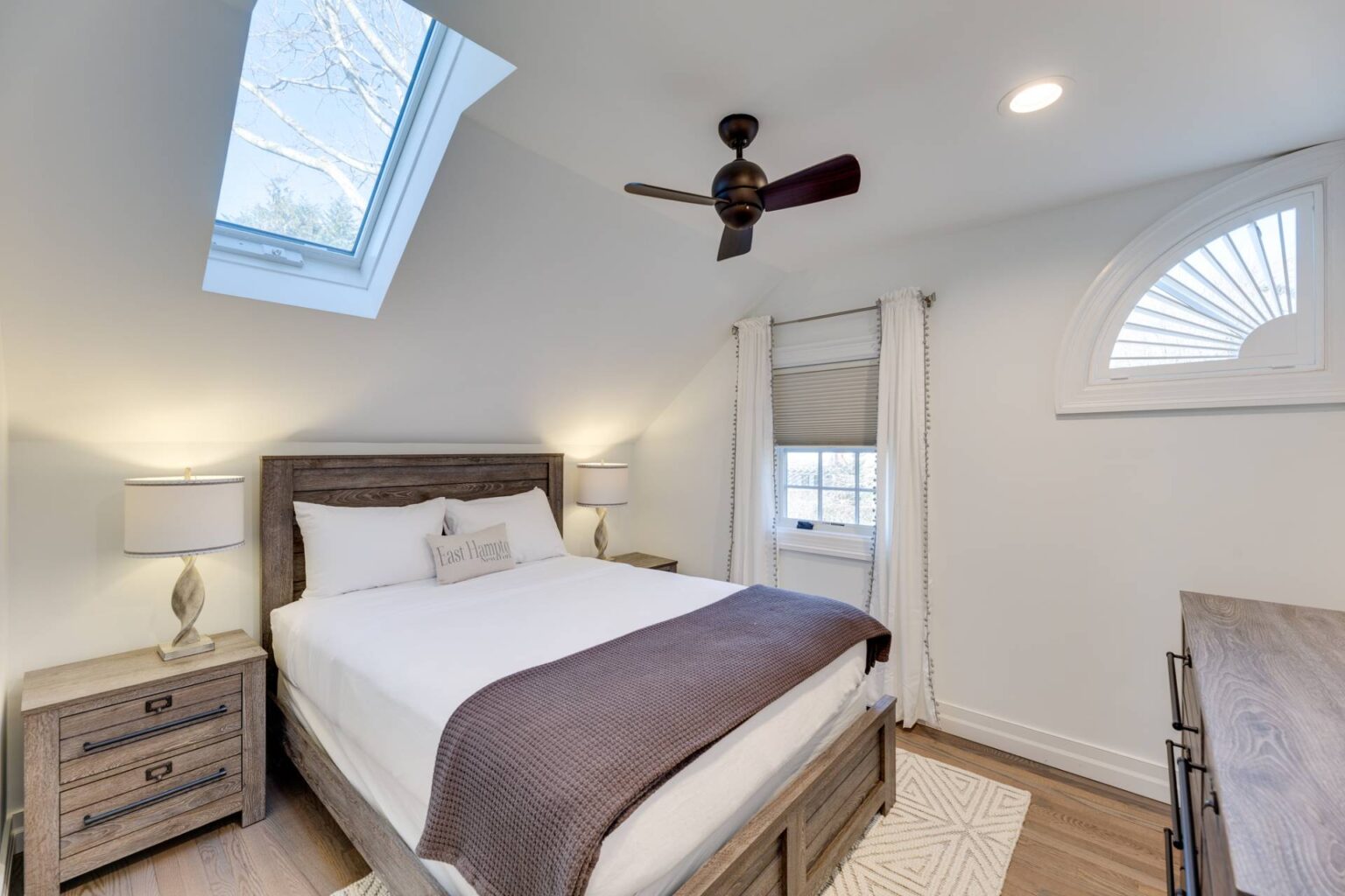 24 Stratton Square East Hampton, NY 17 886229 tvwhlgrjwn5y7ml9