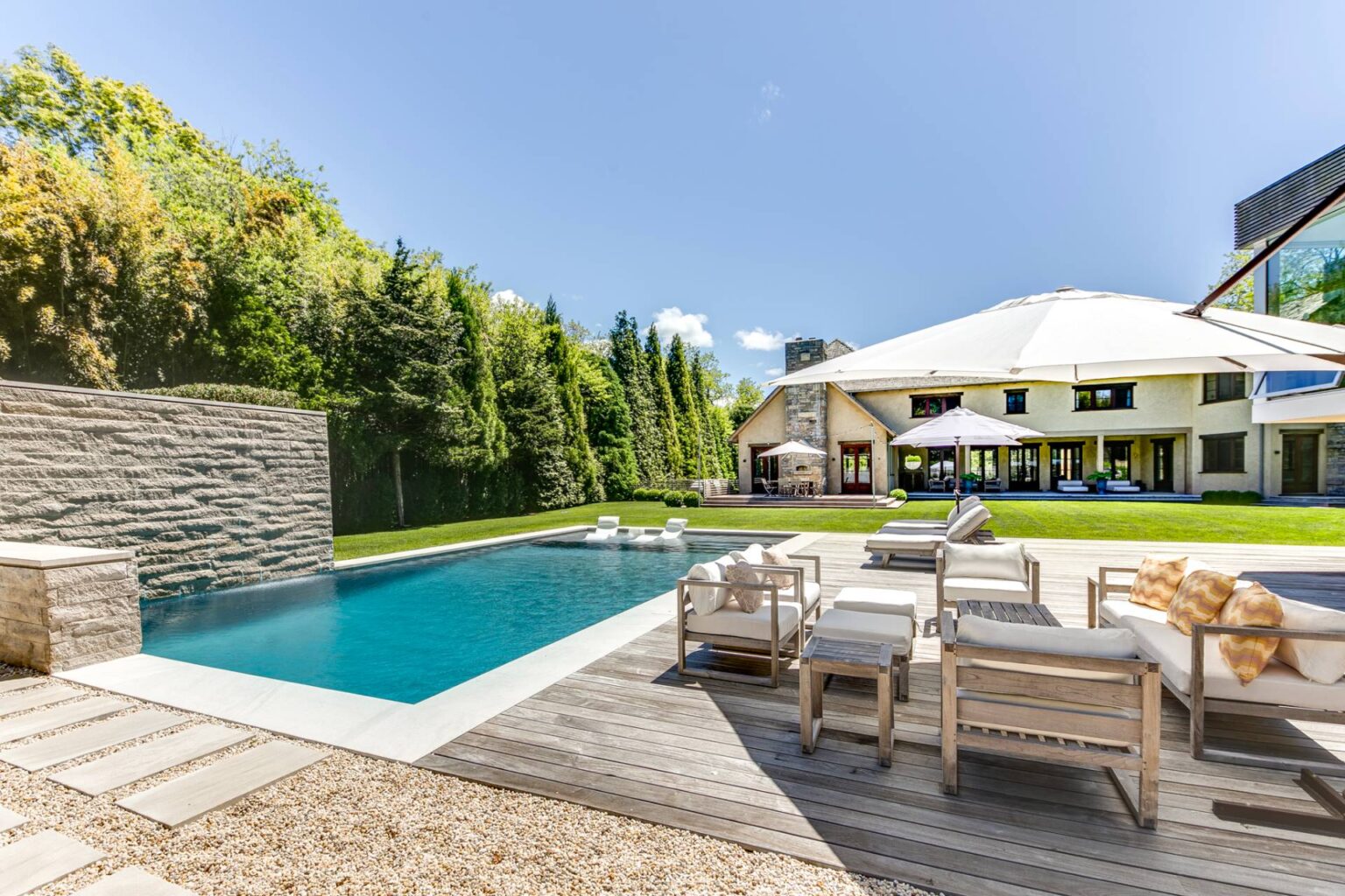 15 Eastway Drive Southampton, NY 2 882186 85wtzw4wl5x58zbq