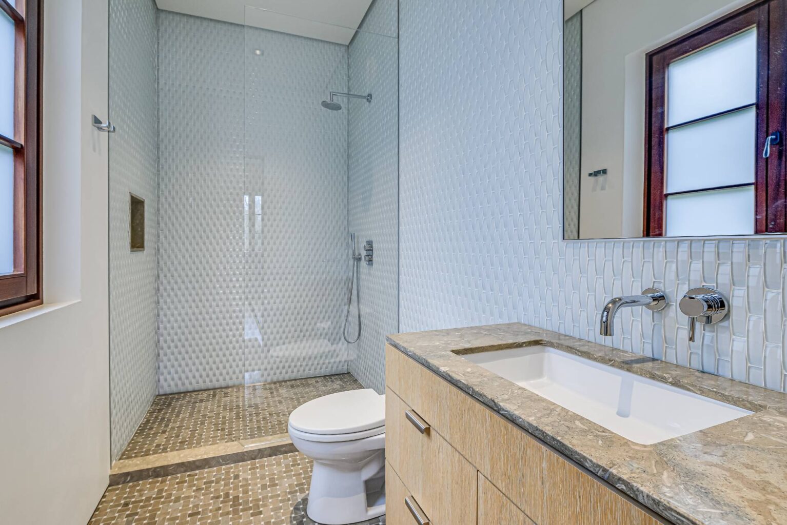 15 Eastway Drive Southampton, NY 22 882186 lgvpy384mjbbhjcw