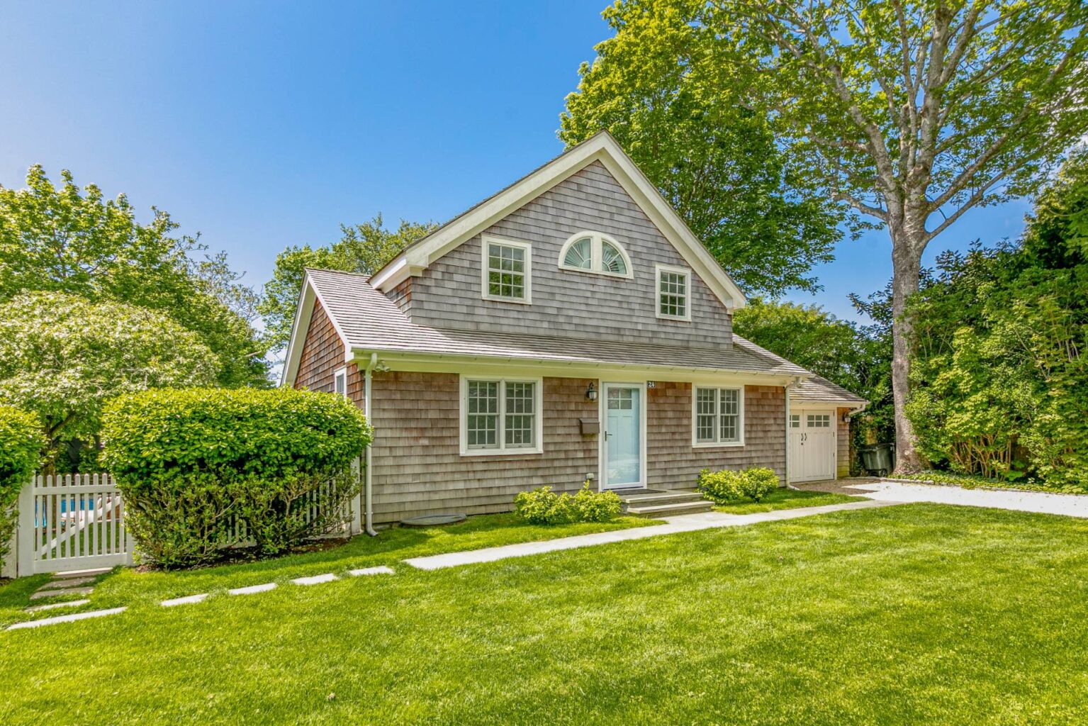 24 Stratton Square East Hampton, NY 22 886229 mmnhclpl9ffrqhlj
