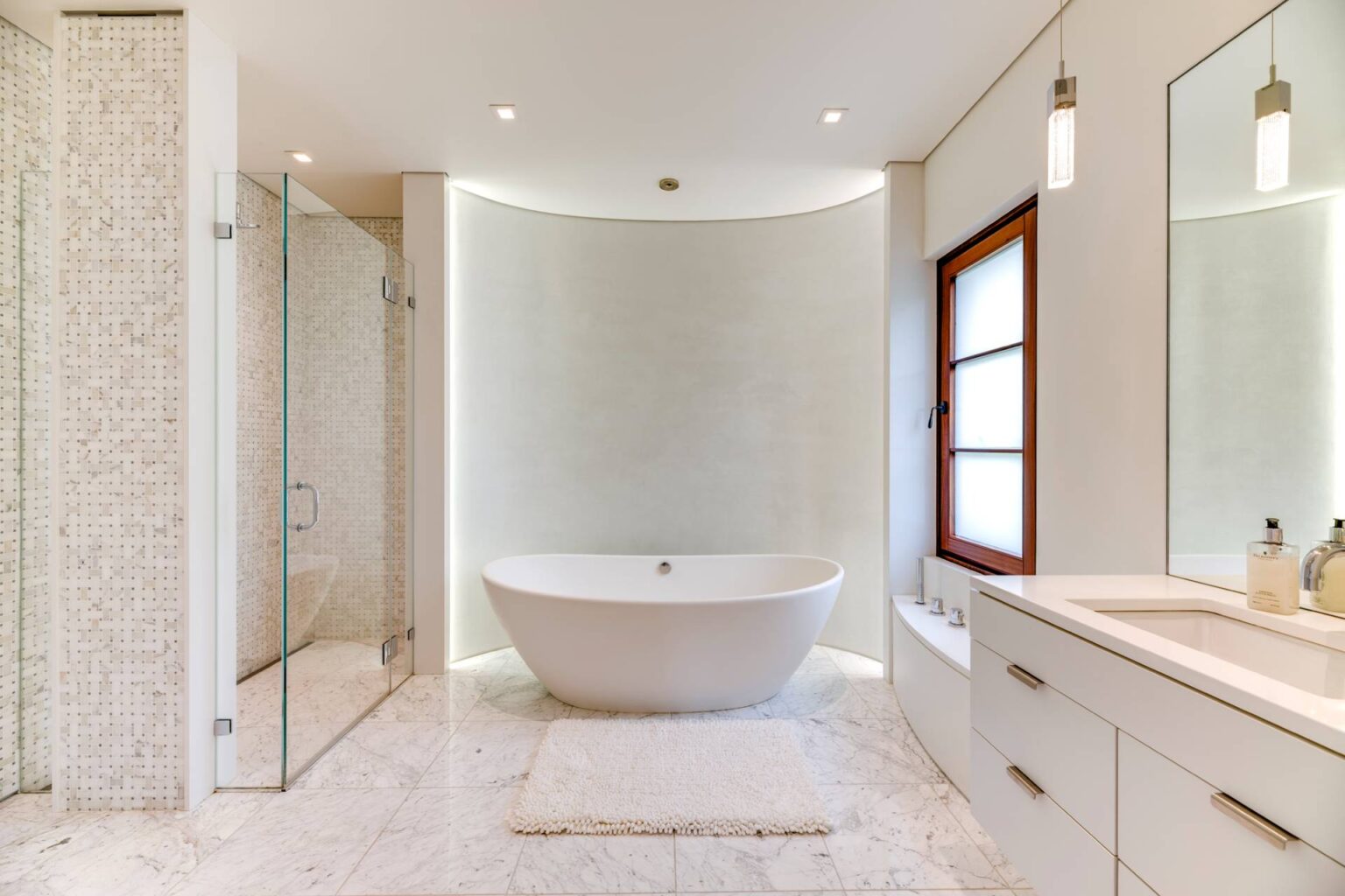 15 Eastway Drive Southampton, NY 24 882186 sdmxhwrxjsrfxkhm