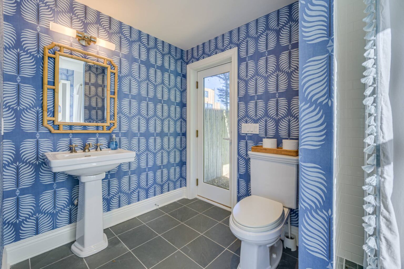 36 Long Springs Road Southampton, NY 25 105490 flydnxb86qdrxvjc