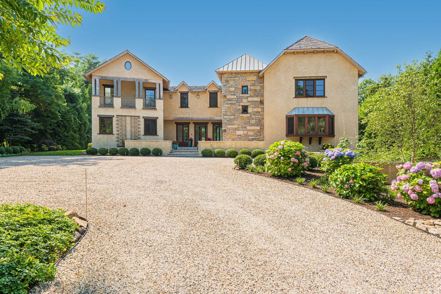 15 Eastway Drive Southampton, NY 3 882186 vzllbrnp7wxrmbwr