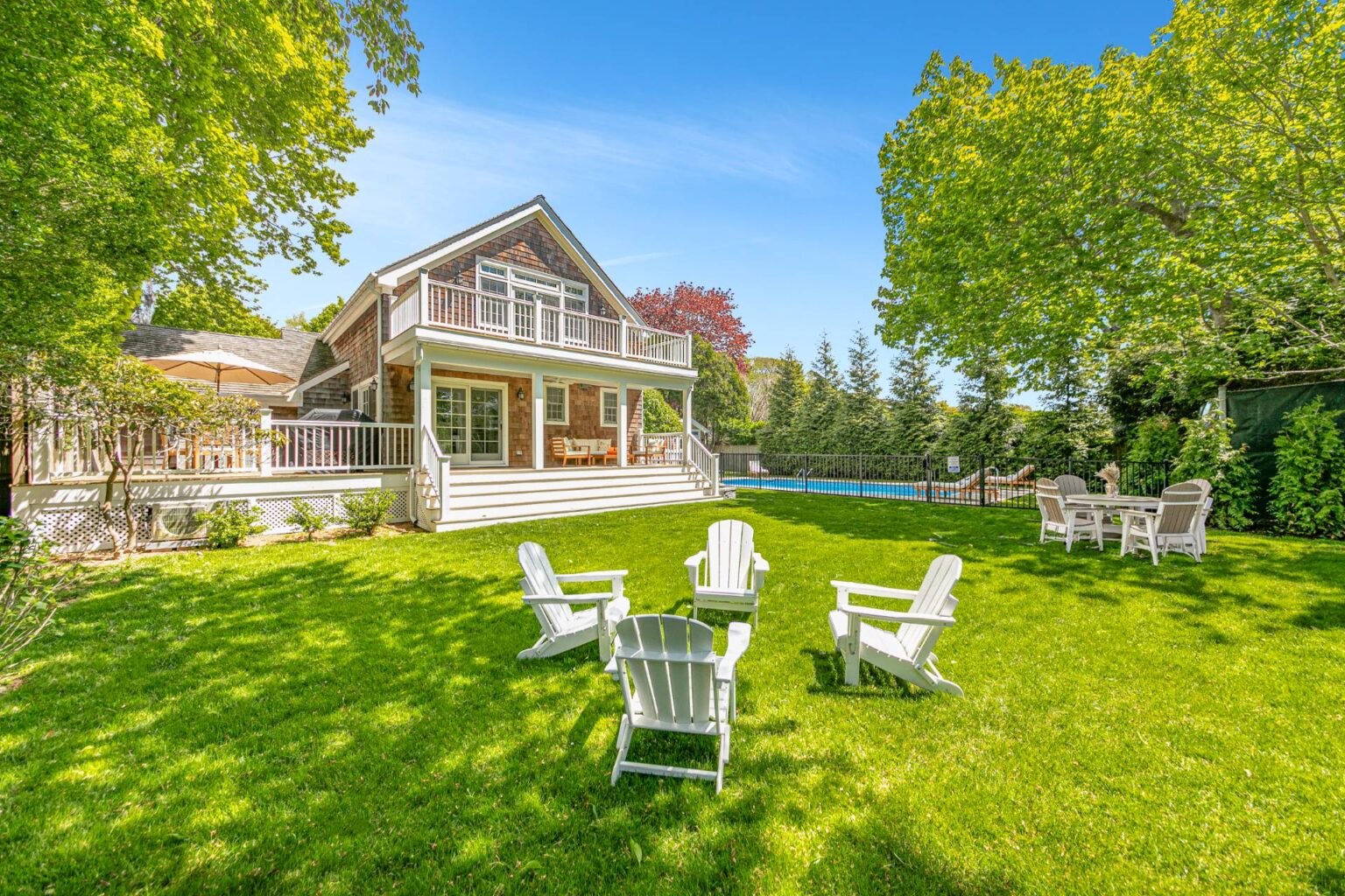 24 Stratton Square East Hampton, NY 3 886229 pkbrq4rjk4kysc3j