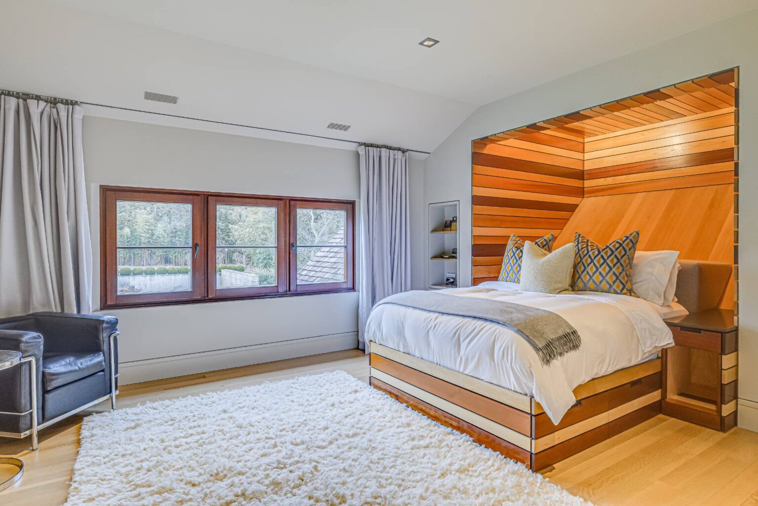 15 Eastway Drive Southampton, NY 31 882186 7tjr7wn8zw74q4rx