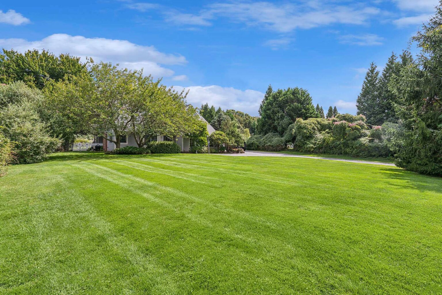 8 Wood Edge Court, Water Mill, NY 11976 31 926177 6g45ph1jk4zs9md3