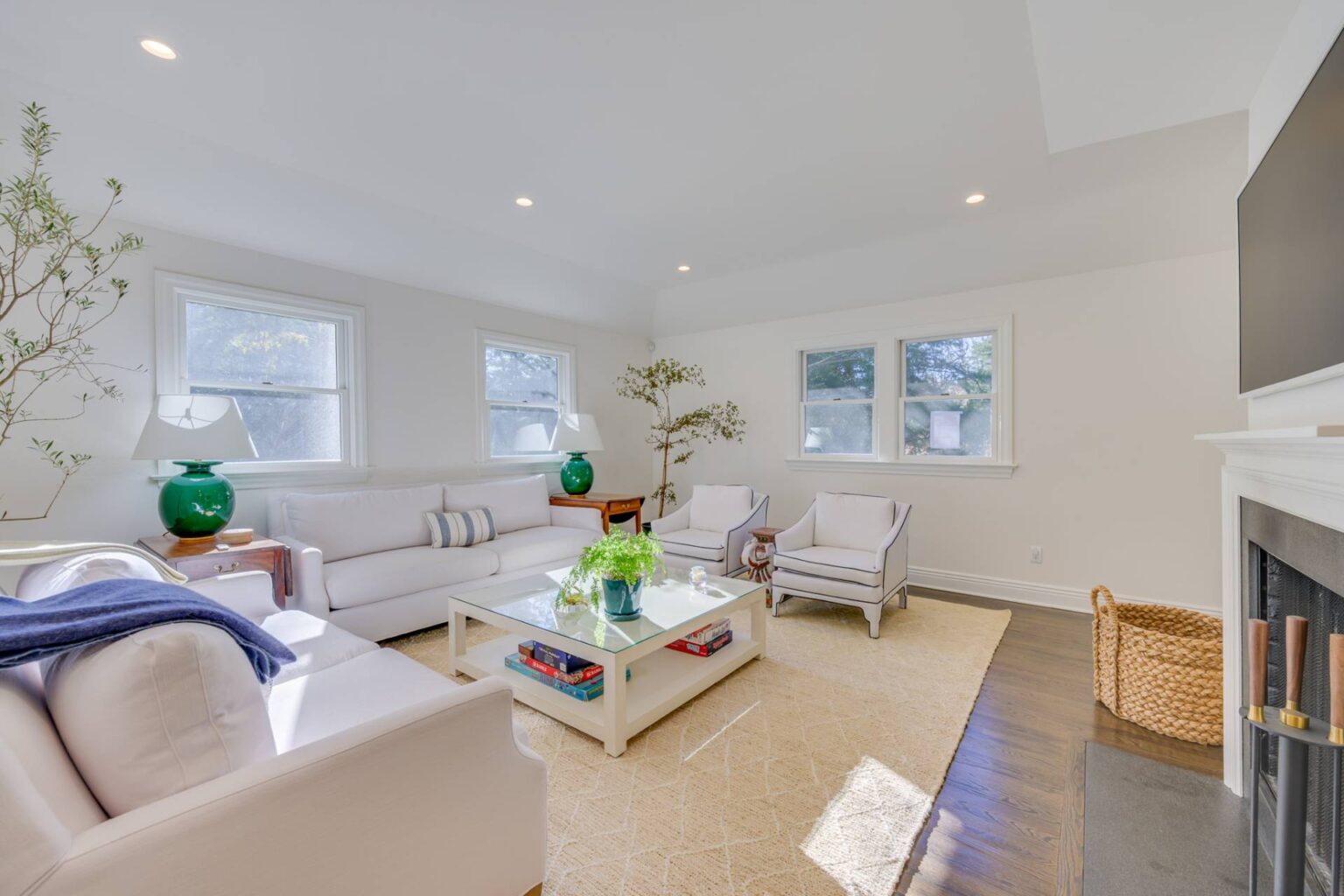 36 Long Springs Road Southampton, NY 6 105490 xgxbcwxnpyzpmzyy