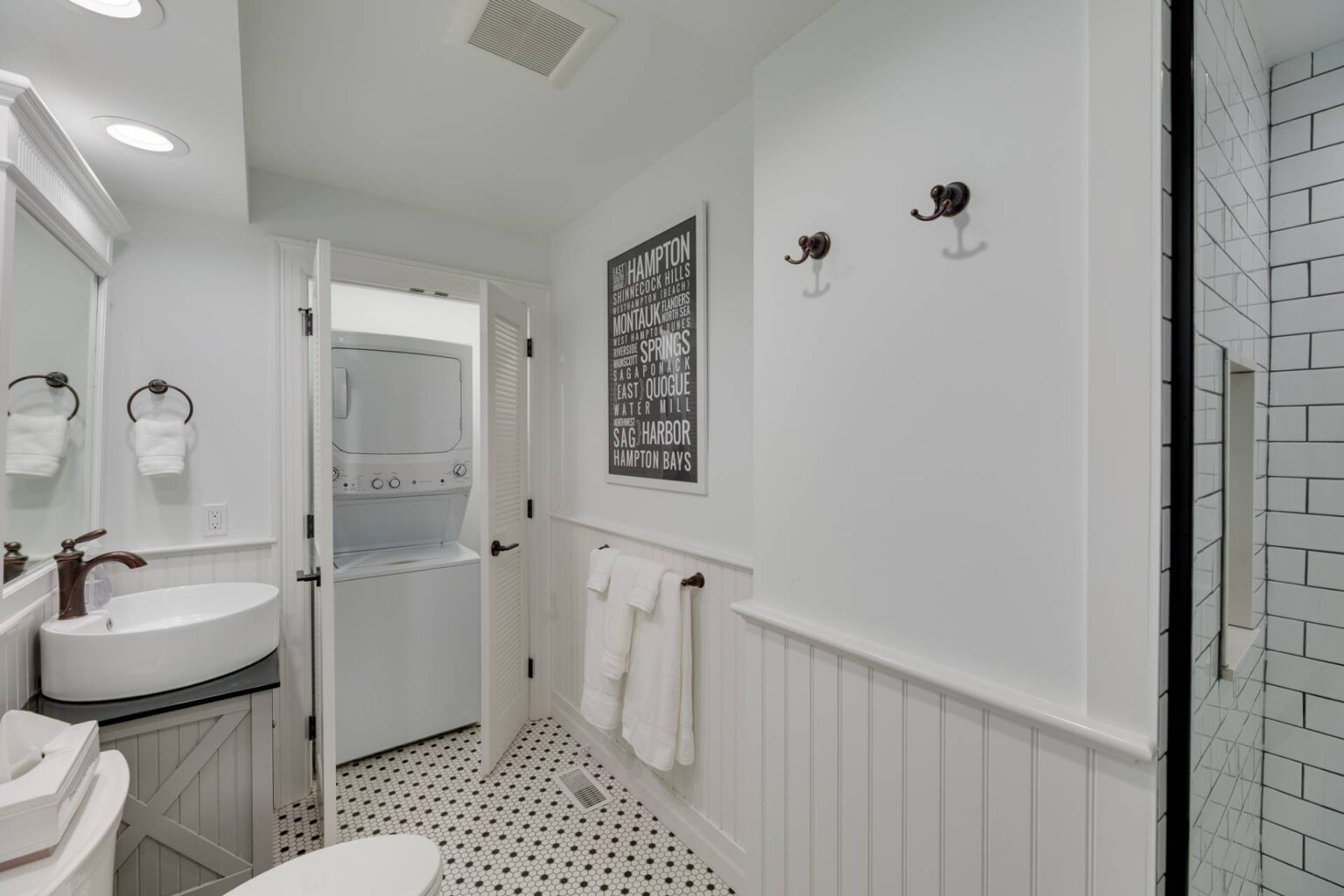 24 Stratton Square East Hampton, NY 9 886229 jx8rqyyp4czzrcwk